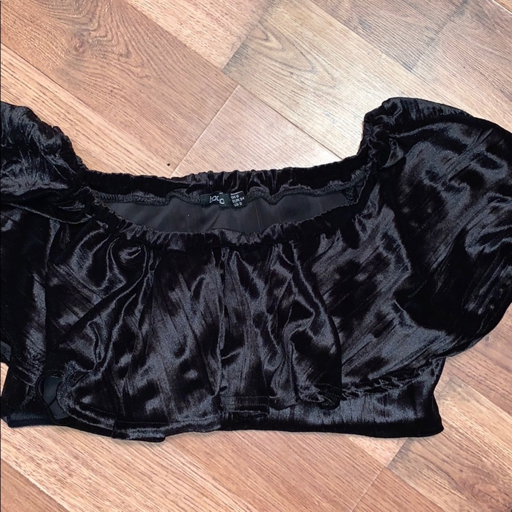 Off the shoulder velvet crop